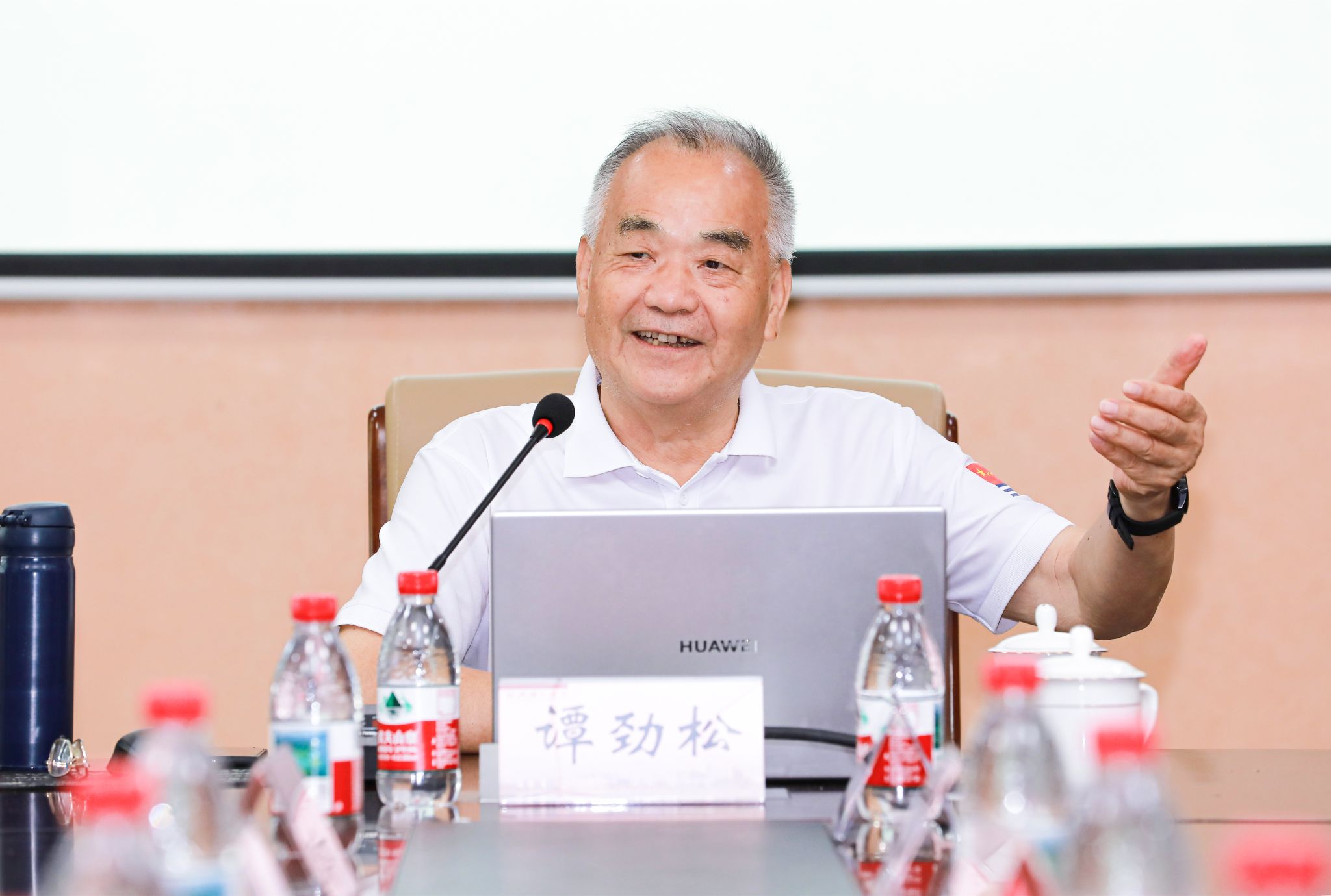 跳出“显绩”功利圈 回归“潜绩”育人心——谭劲松教授为best365思政工作者阐释正确政绩观