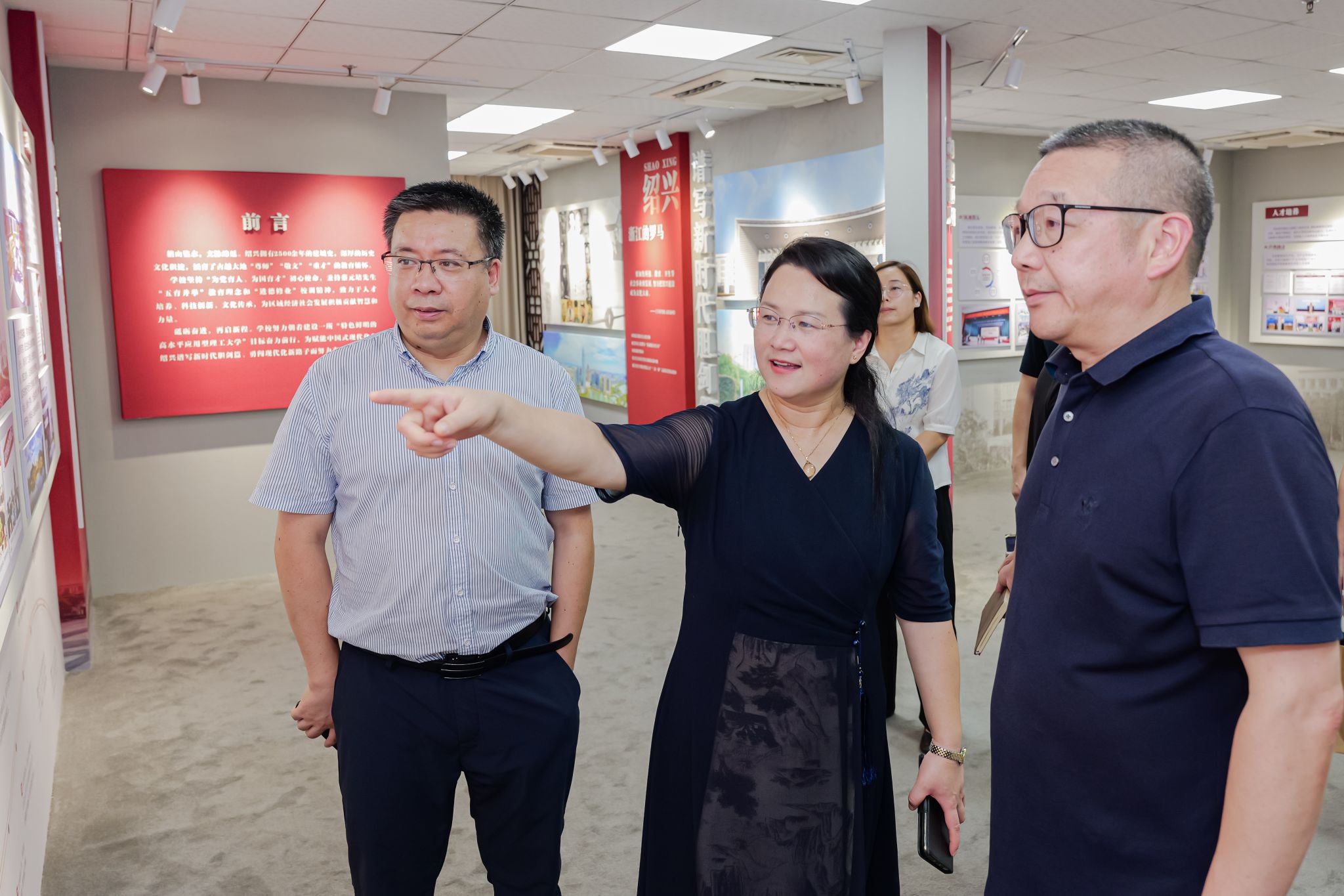 浙江邮电职业技术学院党委副书记张航东一行来校调研交流